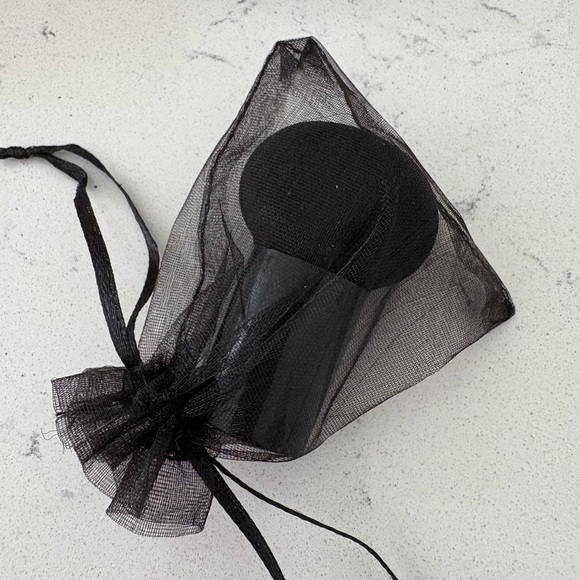 Hush Glow Foundation Cushion - WARM - Picture 4 of 6